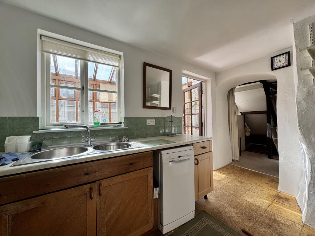 Lot: 161 - CITY CENTRE PERIOD HOUSE - Kitchen
